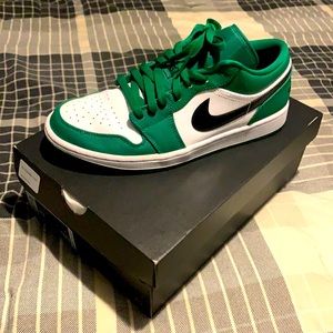 Lightly used Air Jordan1 low pinegreen/black/white